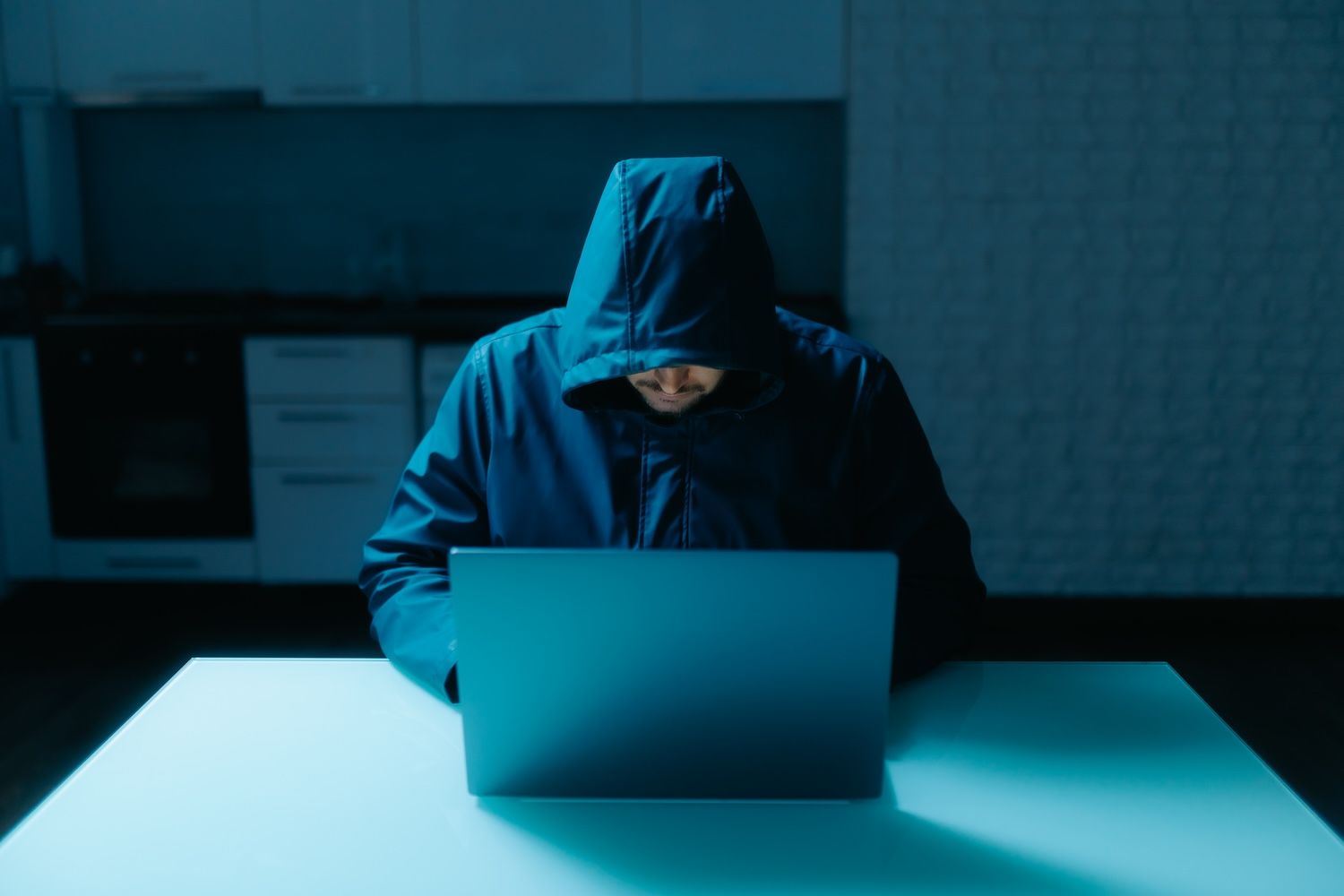 AI驱动加密犯罪激增：深度伪造损失超去年三倍