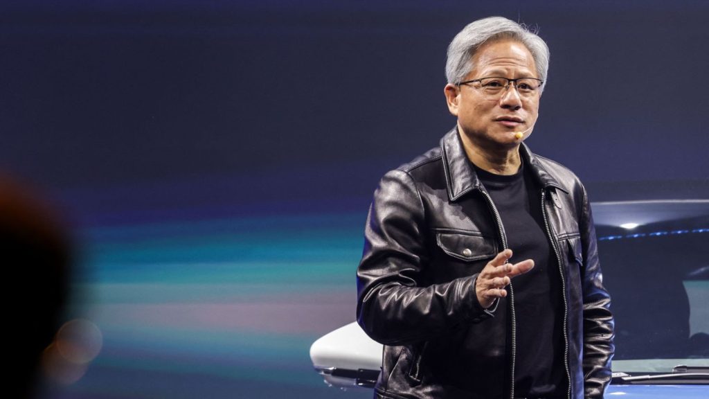 黄仁勋首推开放AI：英伟达力挺去中心化技术生态